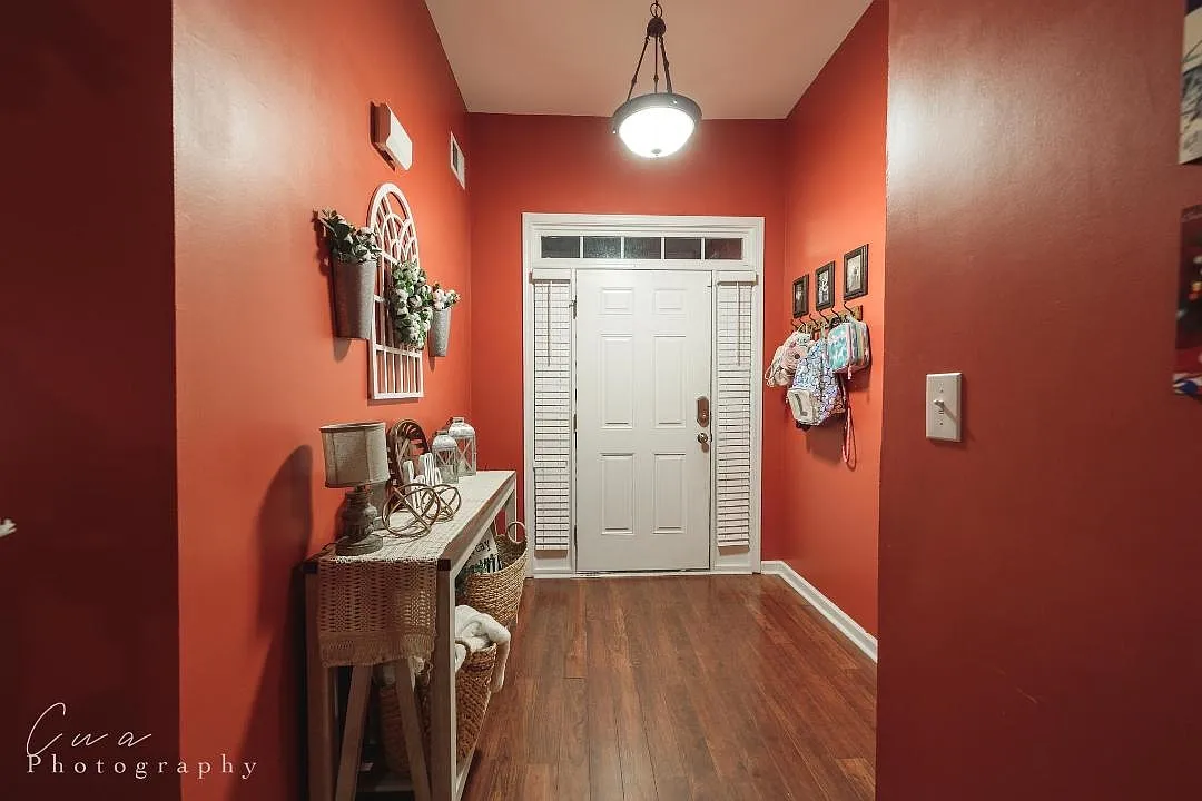 610 Riverside Dr NW photo 1