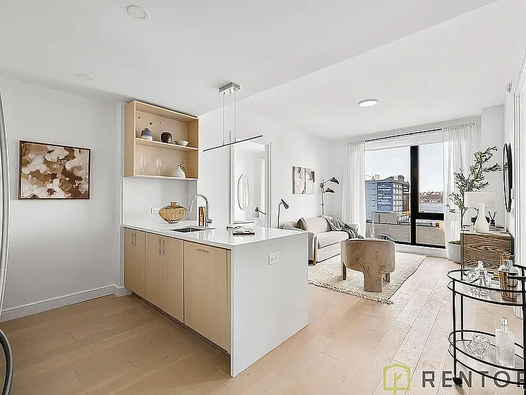 622 11th Ave #307 — Photo 2