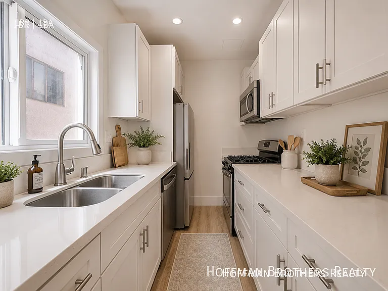 1140 E 1st St #8 — Photo 2