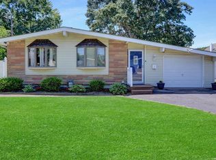 51 Sunset Dr, Centereach, NY 11720