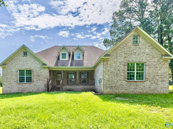 107 Lower Dry Creek Rd, Laceys Spring, AL 35754