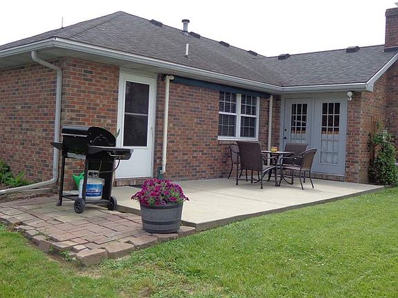 3rd image of 2920 Woodside Ct