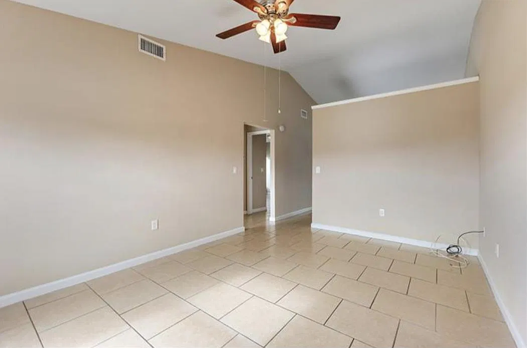 2 bed, 900 sqft, $1,300 — Photo 4