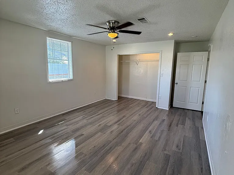 3202 Baylor St — Photo 6