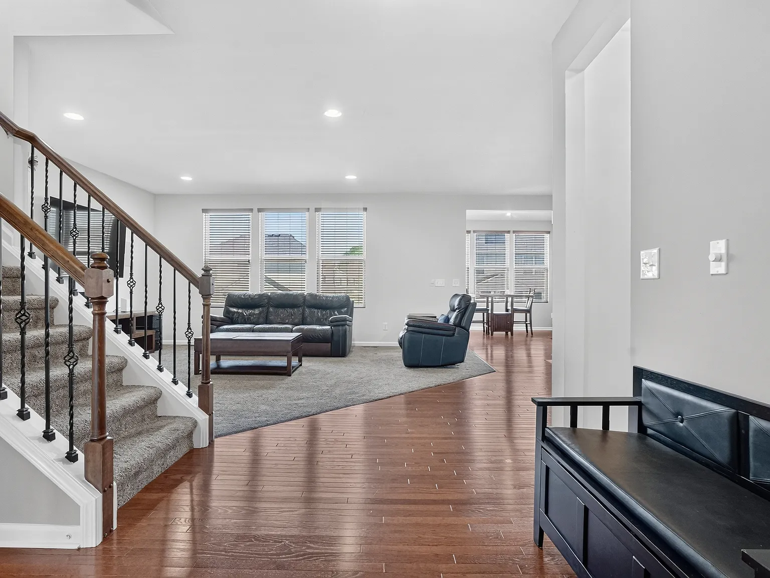 3 bed, 2634 sqft, $3,950 — Photo 3
