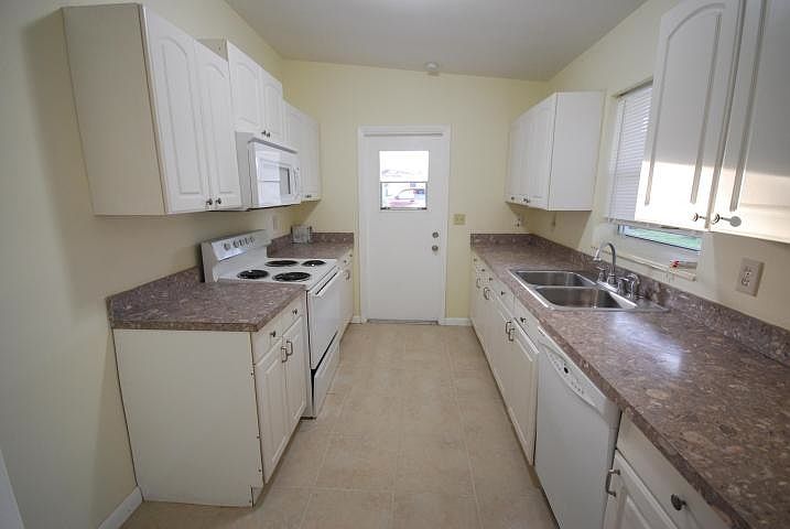 1st image of 230 SE 4th Ave