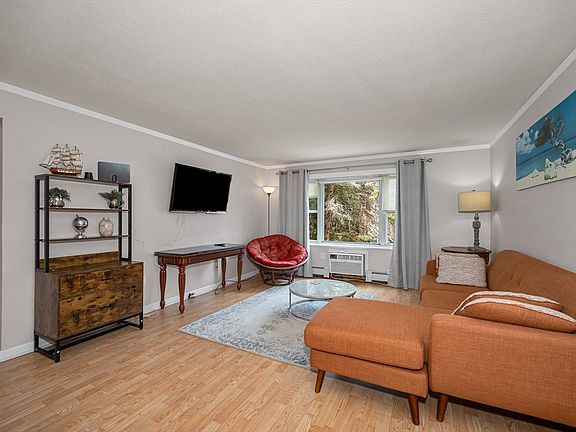 4th image of 4 Colonial Dr #7