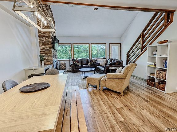 3rd image of 27 Valley Village Rd