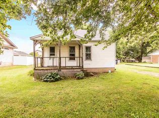 219 SE Main St, Hopedale, IL