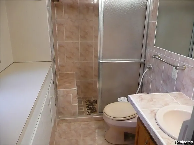 Primary bathroom off Bedroom