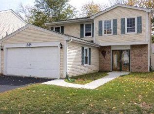 875 Edenwood Dr, Roselle, IL