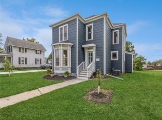 1027 Pearl St, Grinnell, IA 50112