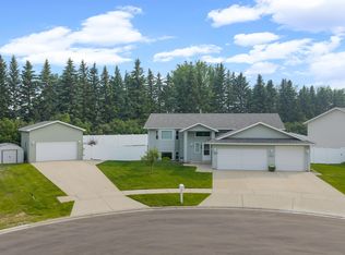 1705 Evergreen Ave SW, Minot, ND 58701
