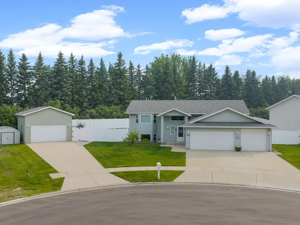 1705 Evergreen Ave SW, Minot, ND 58701
