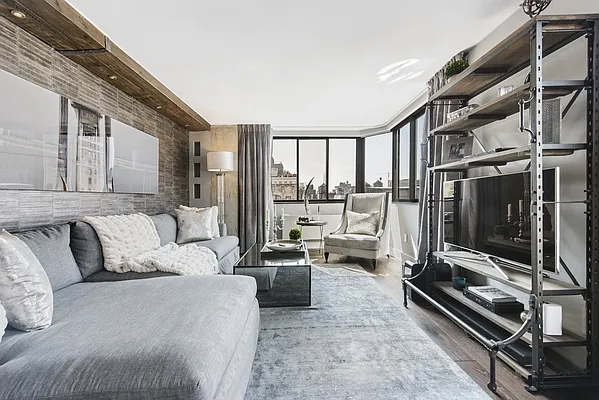 Sold by Nest Seekers International | media 6