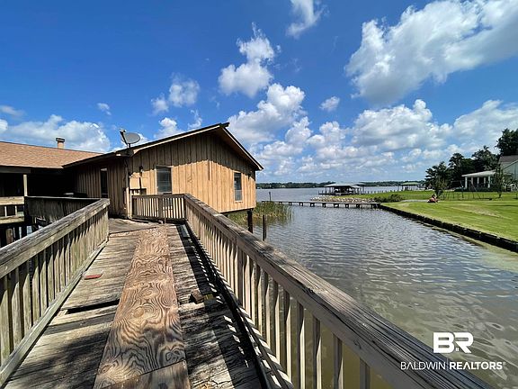 3rd image of 3074 Riverside Dr W