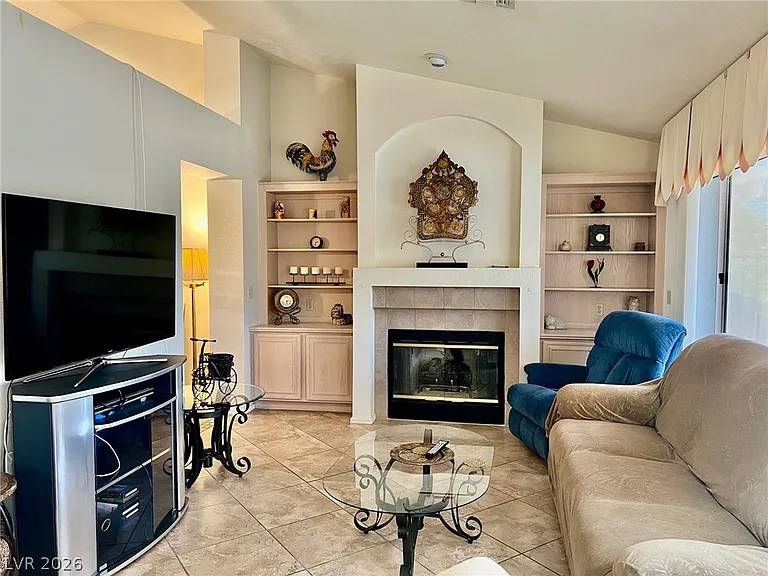 2404 Floyd Ct — Photo 7