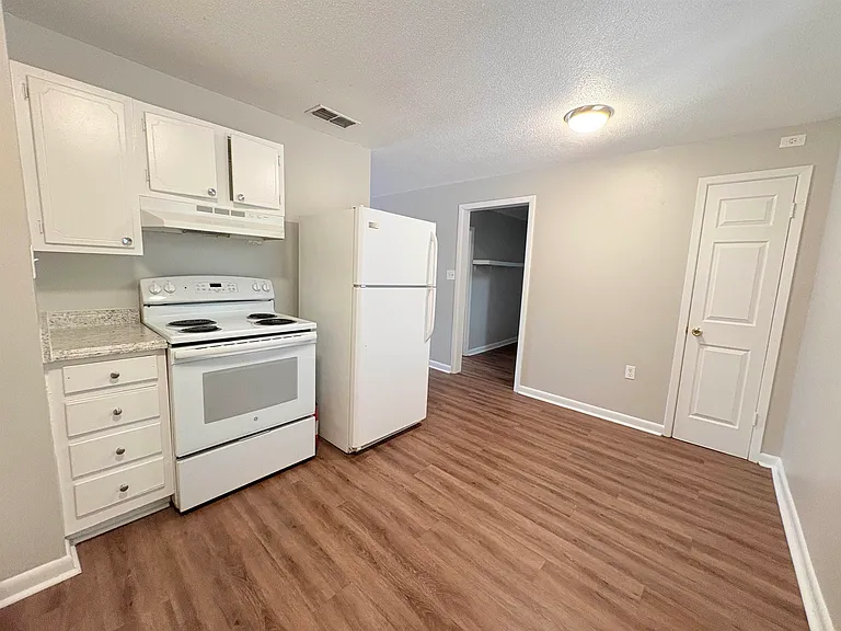 2922 Oakwood Dr — Photo 9