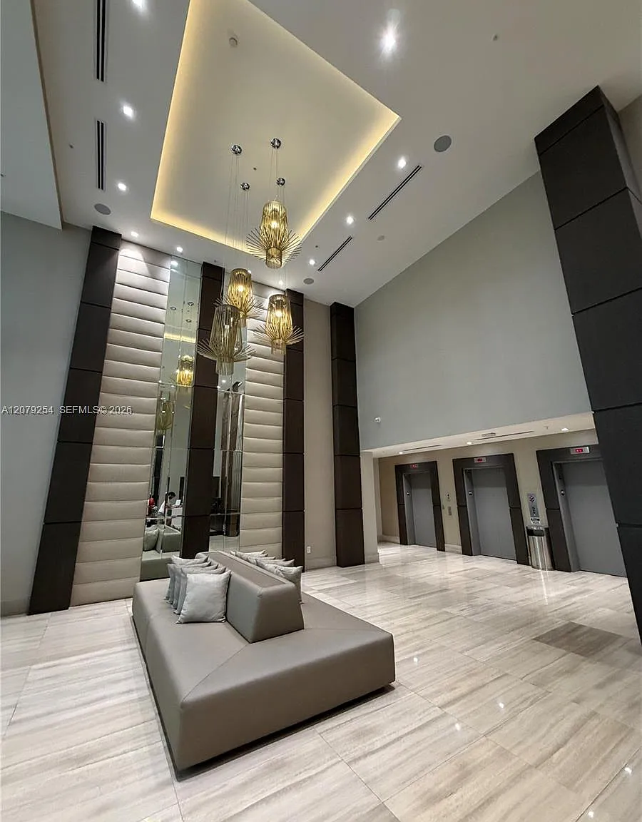 Brickell Ten Condo — Photo 1