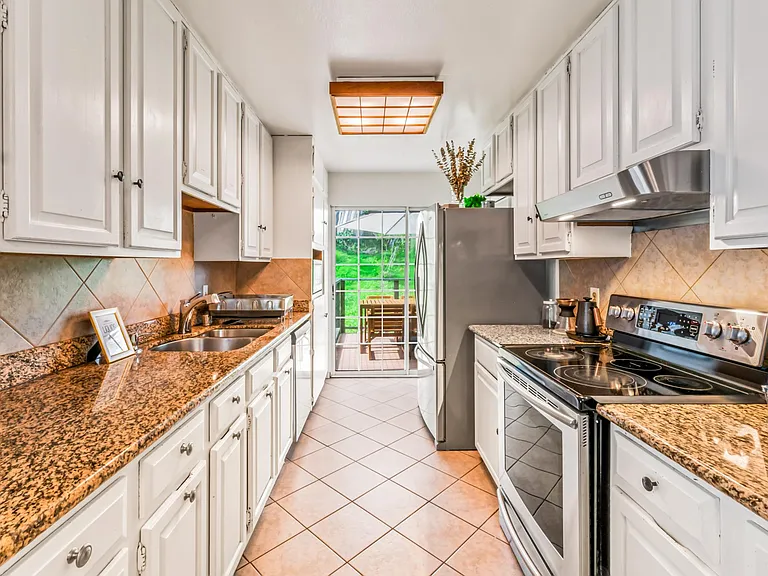 2440 Erin Pl — Photo 13