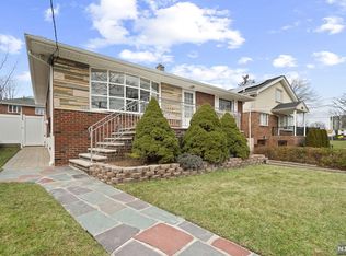 1079 Inwood Ter, Fort Lee, NJ 07024