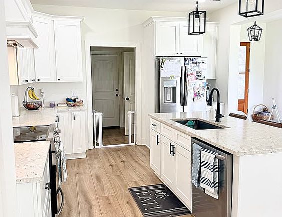 3rd image of 74 Mojave Ln