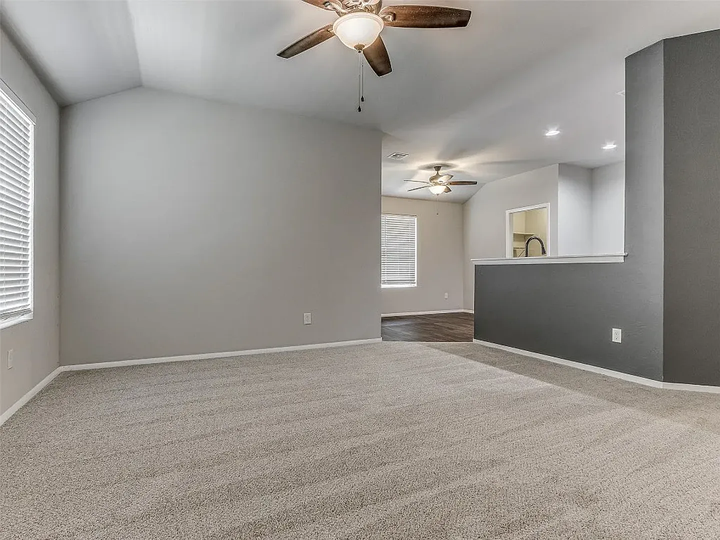 Beautiful 3 Bed 2 Bath in the Heart of El Reno! — Photo 2