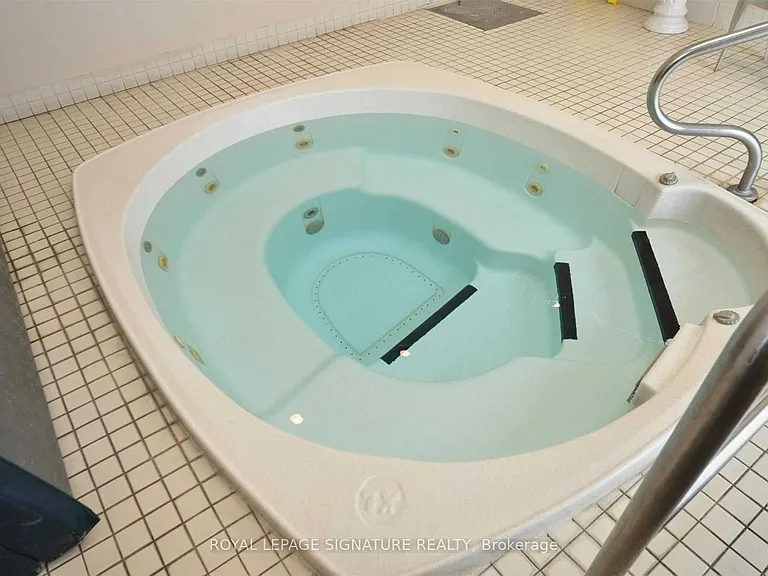 9017 Leslie St #603 — Photo 22