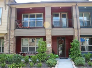 715 Via Lago, Webster, TX 77598