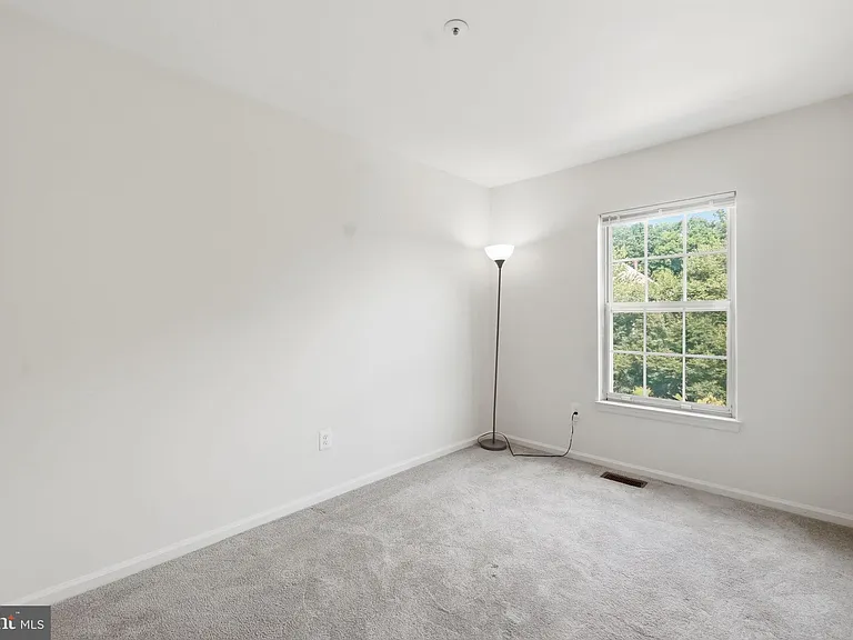 14247 Oxford Dr — Photo 24