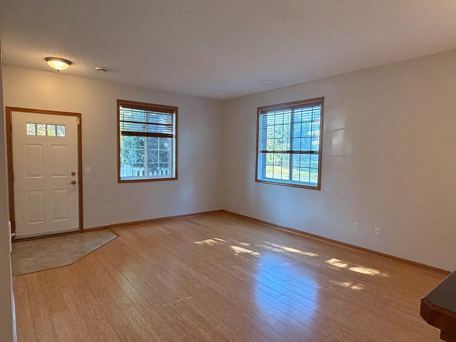 3 bed, 1561 sqft, $2,250 — Photo 2