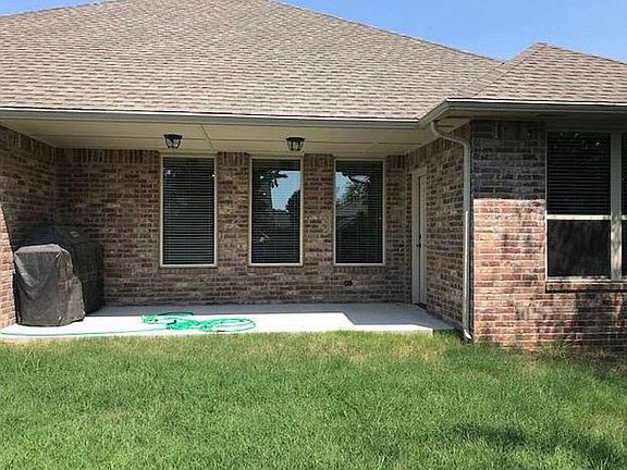3rd image of 937 N Windermere Dr