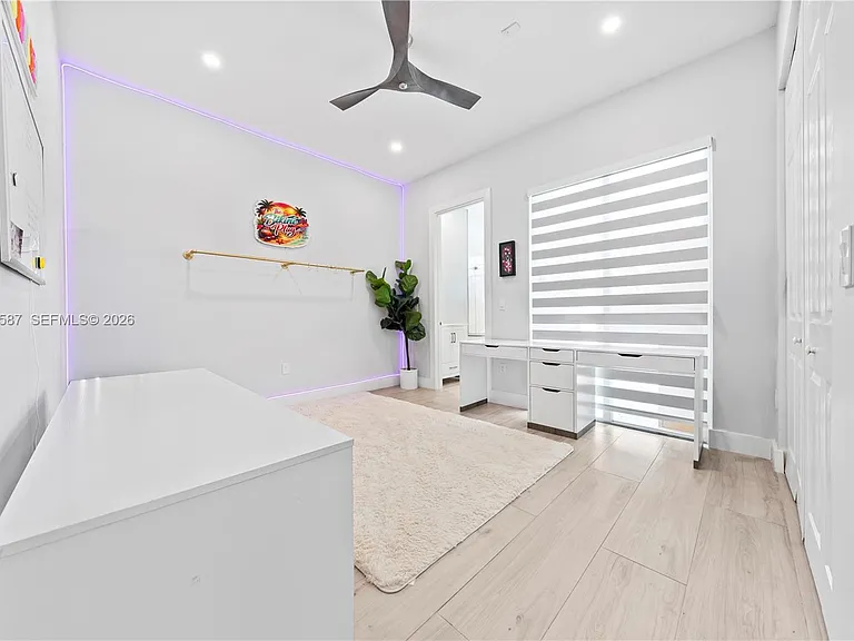18742 SW 55th St — Photo 35