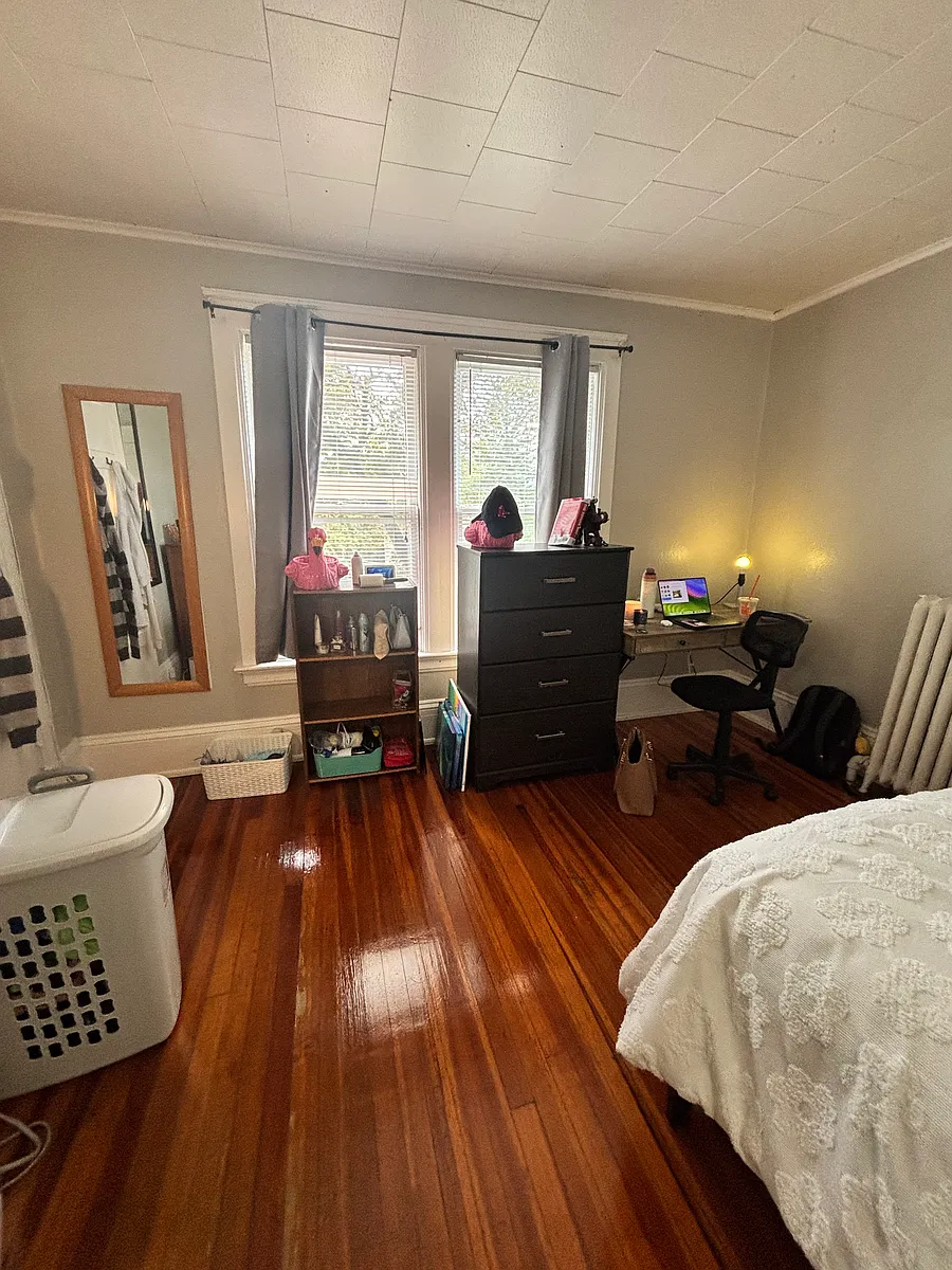 Building Photo - 302 Mitchell St #2