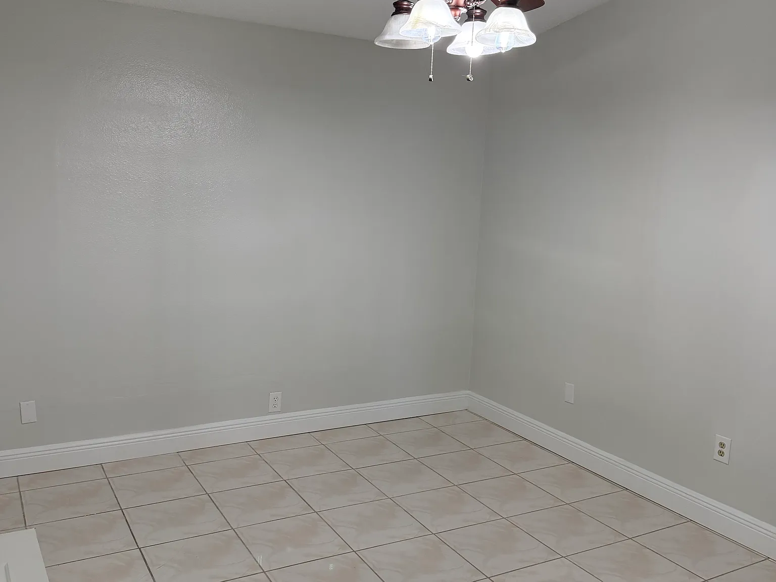 3 bed, 841 sqft, $2,100 — Photo 4