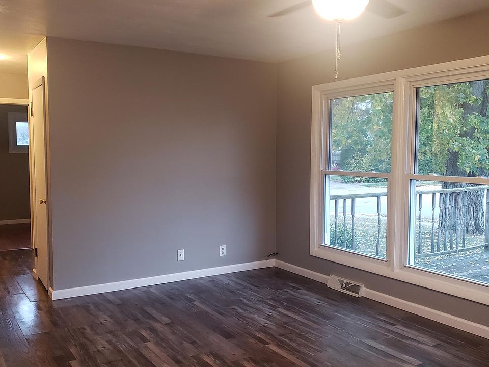 1st image of 803 Meadow Ln