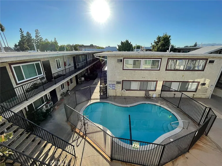 8800 Cedros Ave #111 — Photo 30