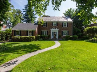 11 Parkside Dr, Great Neck, NY 11021