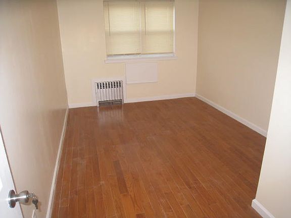4th image of 3164 46th St APT 2B