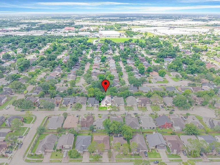 7815 Royan Dr — Photo 25