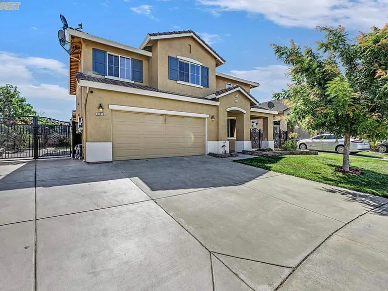 13332 Pipestone St — Photo 1