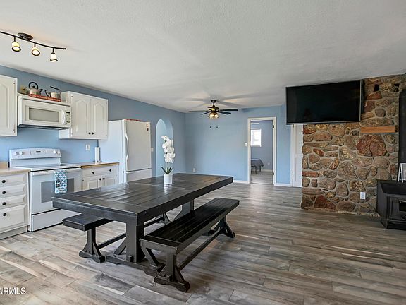 5th image of 2045 S HILLCREST Drive