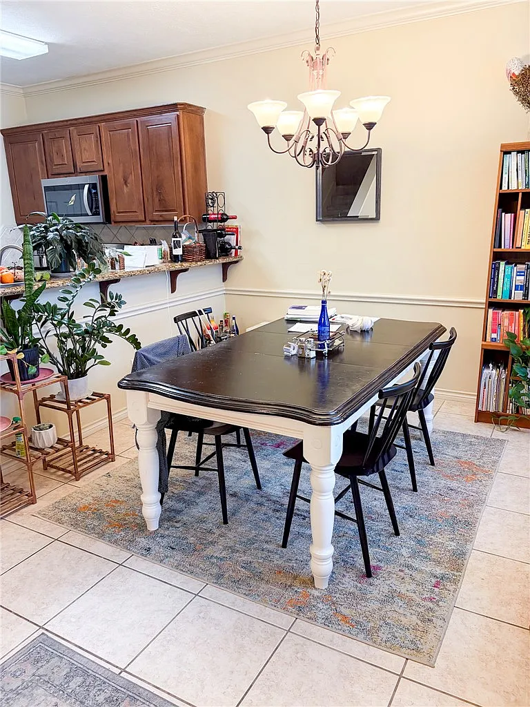 3 bed, 1405 sqft, $1,620 — Photo 4