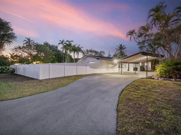 8201 SW 151st St, Palmetto Bay, FL 33158