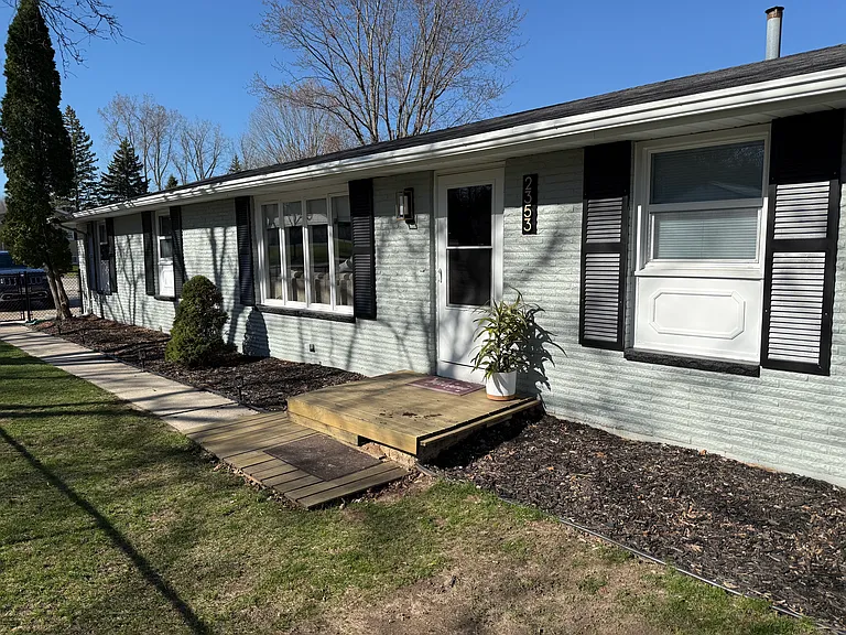 2353 Deer Trl — Photo 8