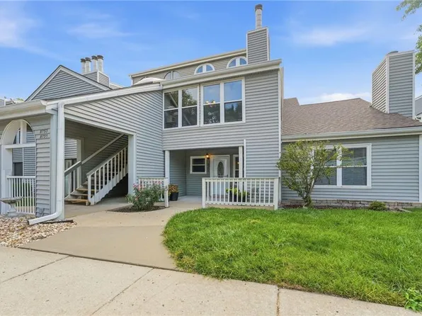 8751 W 106th Ter, Overland Park, KS 66212