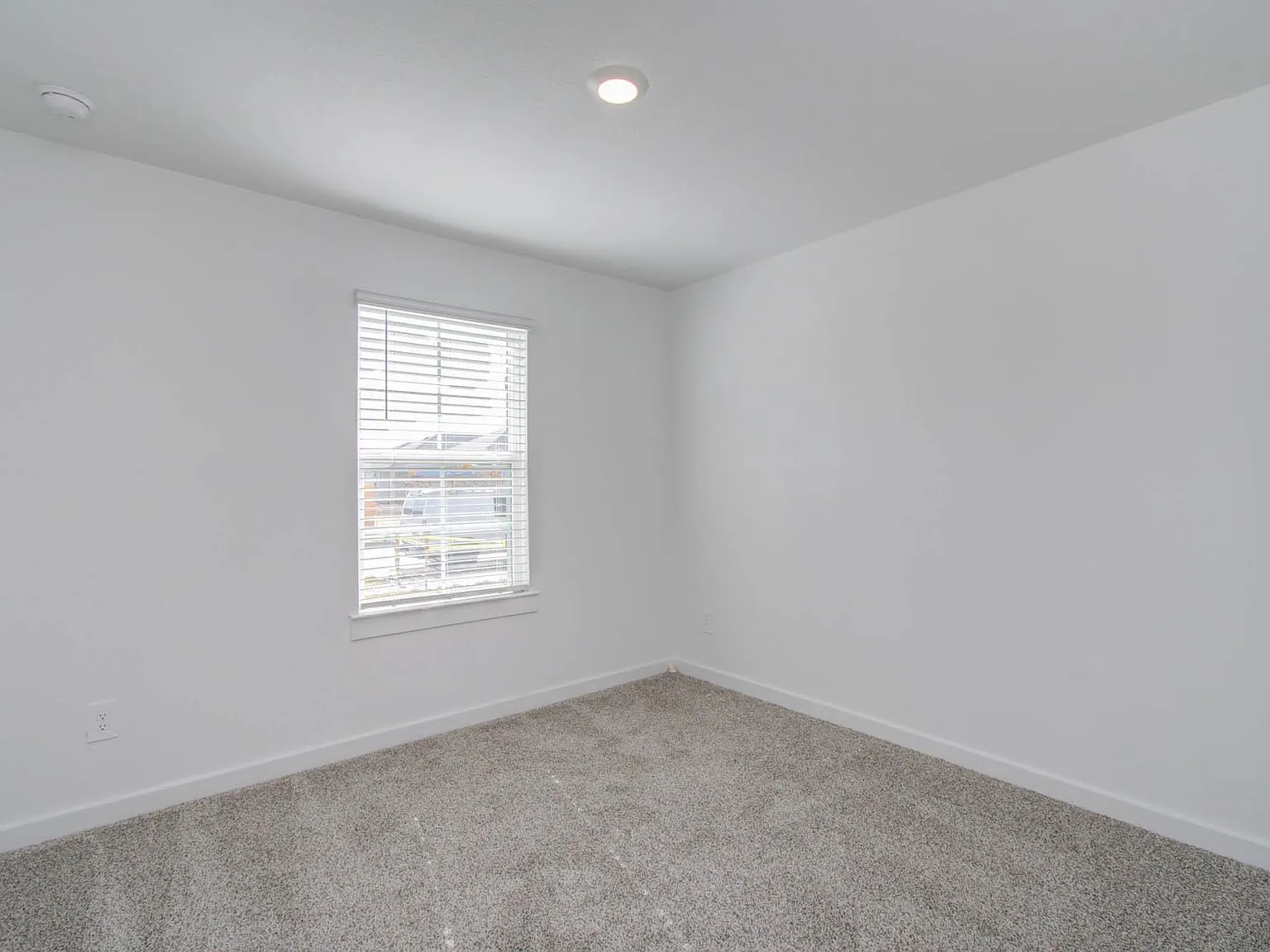 4 bed, 2.5 bath, 1831 sqft, $2,400 — Photo 3