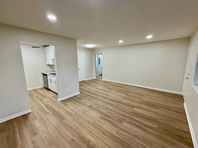 Sherwood Forest Apartments — Photo 30
