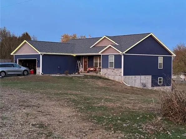 300 Chadrick Dr, Desloge, MO 63601