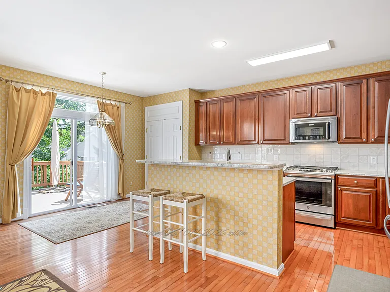 46180 Aisquith Ter — Photo 4